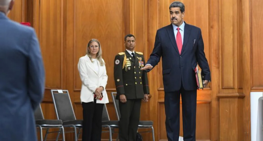 Venezuela le exige a Estados Unidos "sacar sus narices" del pa&iacute;s