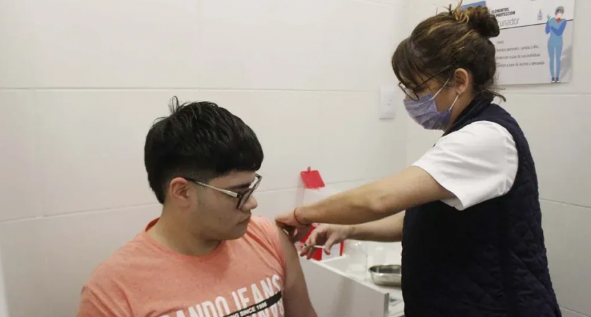 Vacunaci&oacute;n contra el dengue: "Tenemos una alta demanda de adolescentes"