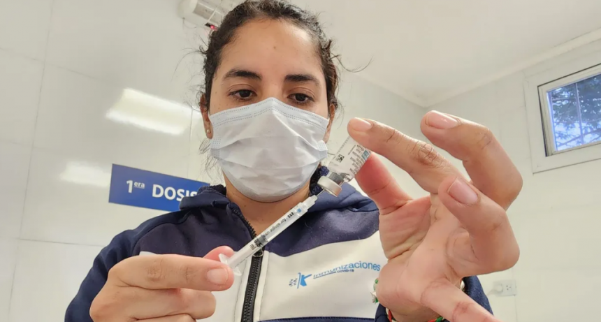 Se ampl&iacute;a la vacunaci&oacute;n contra el dengue: "Es inminente el comienzo"
