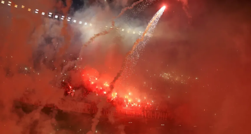 Dura sanci&oacute;n de Conmebol a River por uso de pirotecnia ante Mineiro