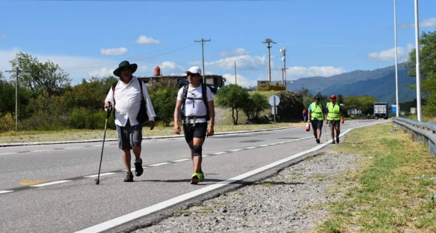 Ruta 38: por presencia de peregrinos, se pide circular con precauci&oacute;n